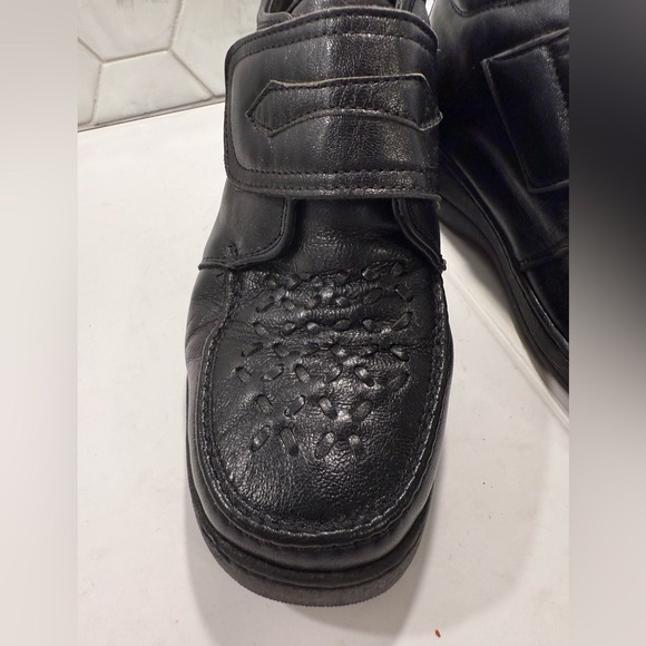 Calidad Pinosos Womans Black Comfort Walking Shoe Orthopedic Fastener Spain 6 WW - Picture 2 of 11